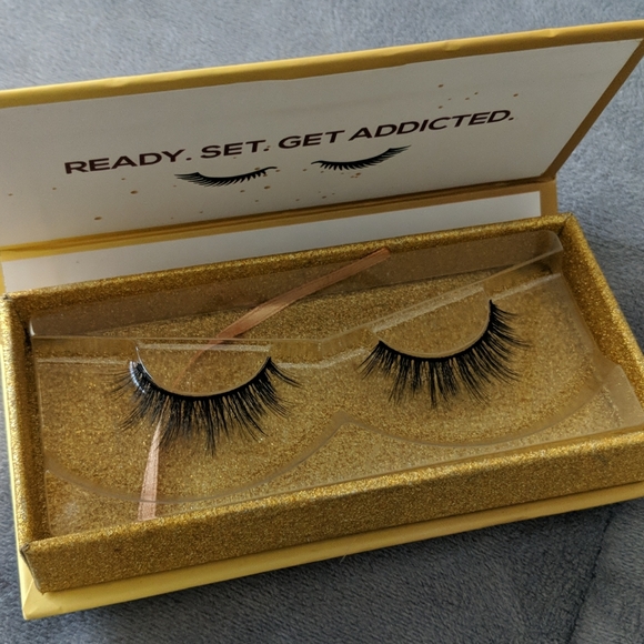 Eyelashes bundle - Picture 2 of 3